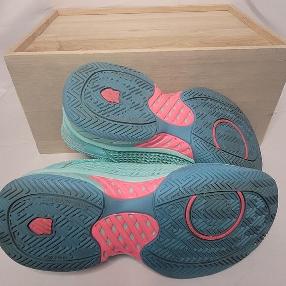 K Swiss- Women's pickleball athletic tennis shoes- Teal in color- size 7.5 - Picture 6 of 7